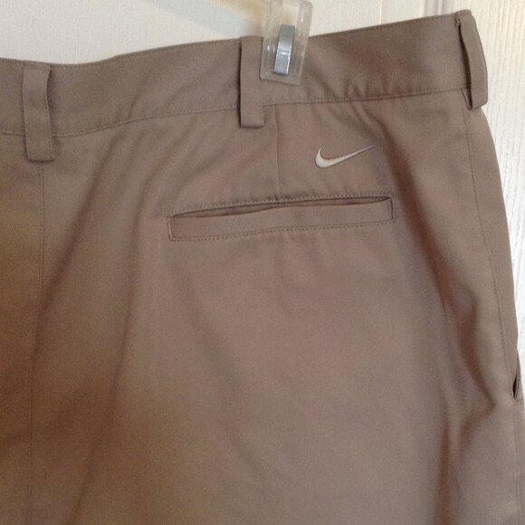 Nike Dri-Fit Men's Golf Bermuda Shorts Size 40 Golfing Beige Khaki Flat Front - Picture 6 of 9